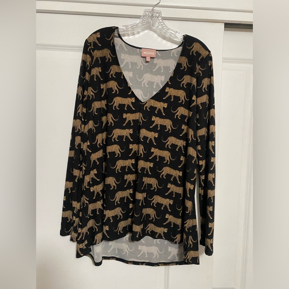 Show Me Your Mumu Clark Leopard Print Long Sleeve V-neck Tee